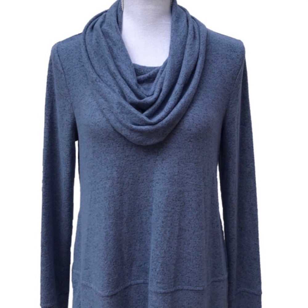 Cupio cowl neck super soft sweater. S